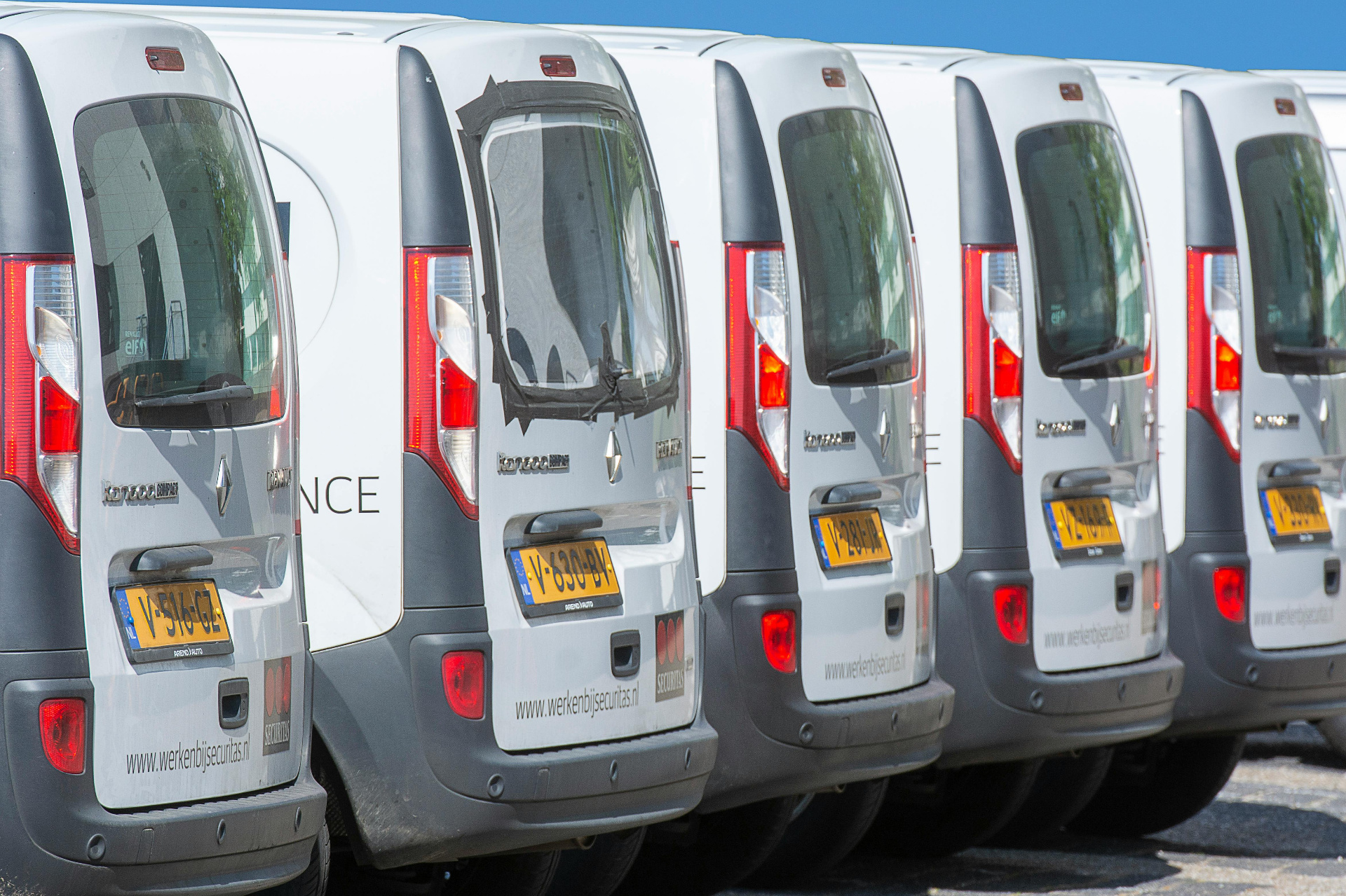 EV Charging for Corporate Fleets: Why Fleets Don't Need Chargers Everywhere — They Need Charging Access And Effective Pricing